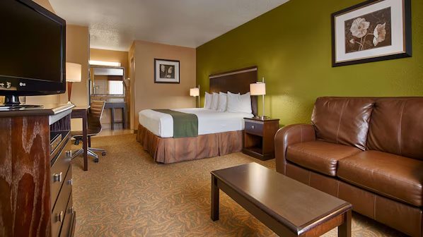 SureStay By Best Western Floresville — Guest room