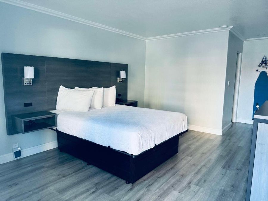 SureStay by Best Western Fresno Central — Guest room