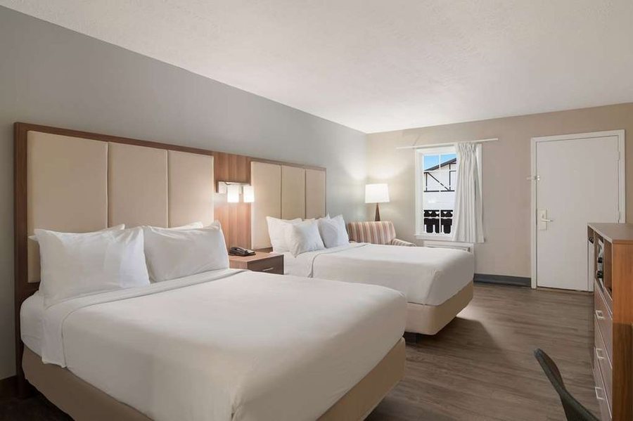 SureStay By Best Western Helen Downtown — Guest room