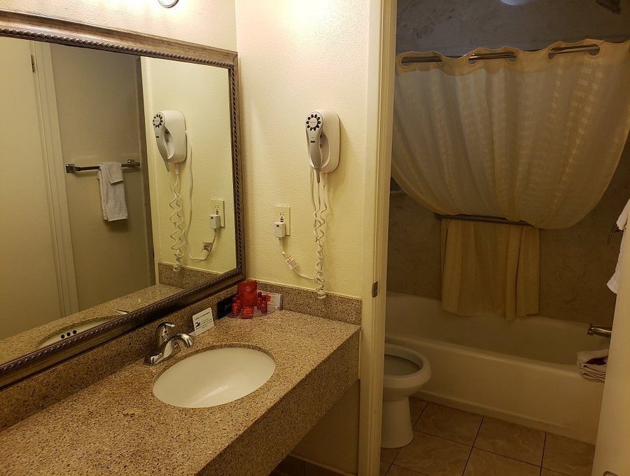 SureStay By Best Western Hollister — Bathroom