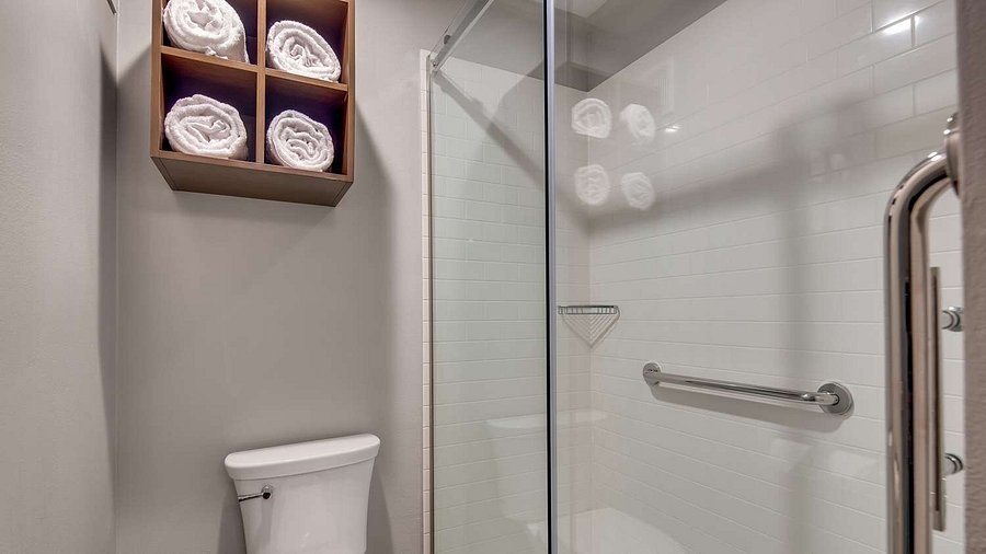 SureStay by Best Western Huntsville East — Bathroom