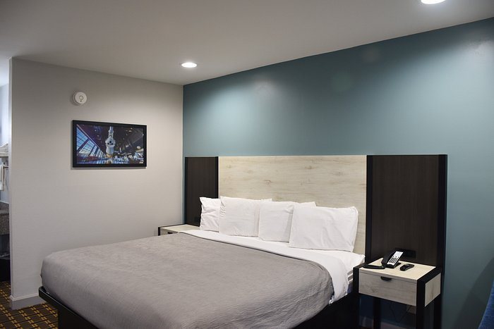 SureStay by Best Western Huntsville East — Guest room