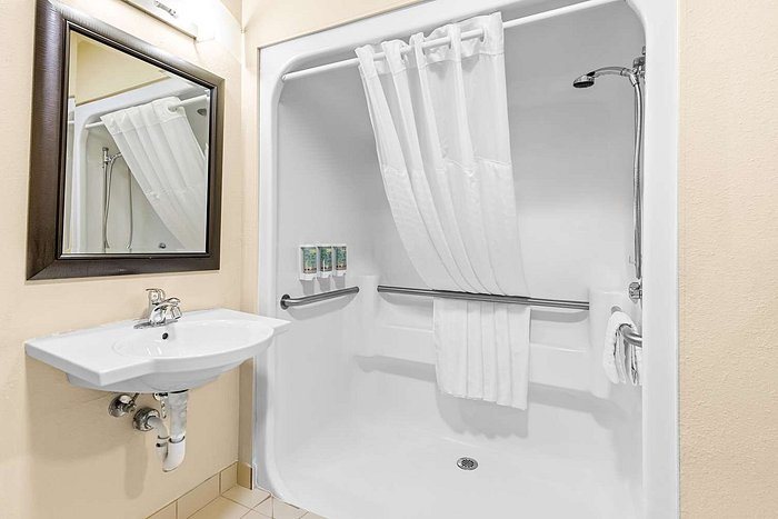 SureStay by Best Western Jacksonville Airport — Bathroom
