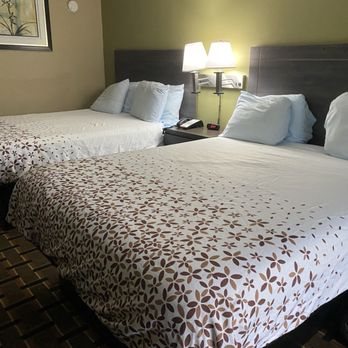 SureStay By Best Western Lenoir City — Guest room