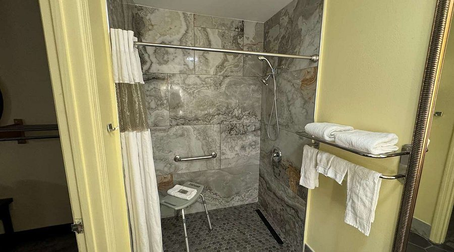 SureStay By Best Western Manning — Bathroom