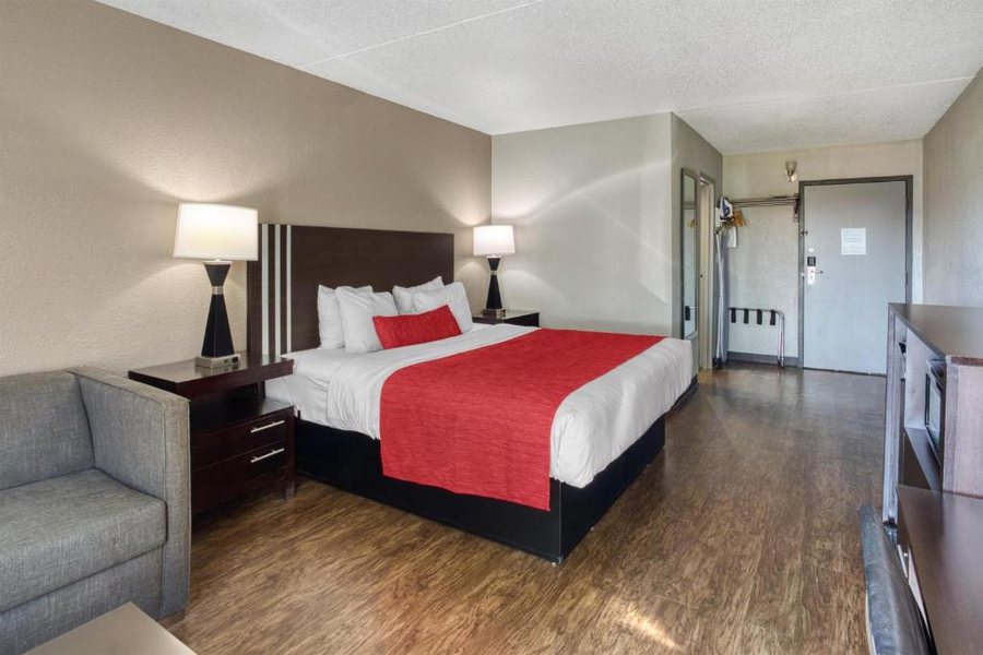 SureStay by Best Western Miles City — Guest room