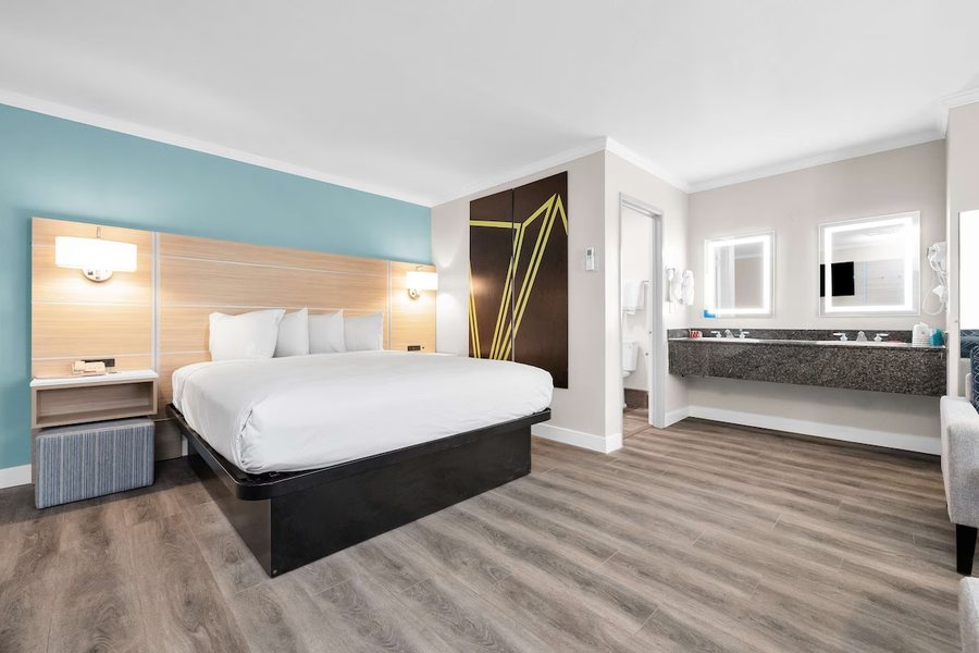 SureStay By Best Western San Francisco Marina District — Guest room