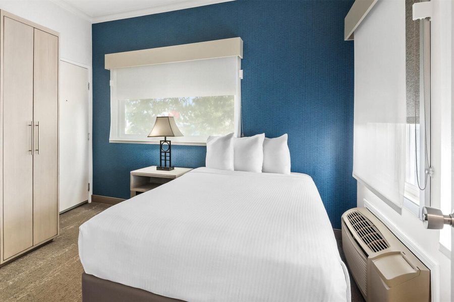 SureStay By Best Western Santa Cruz — Guest room