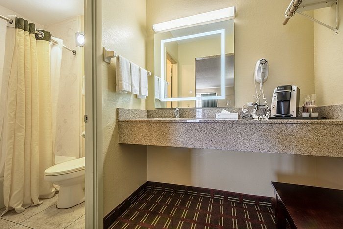 SureStay By Best Western Sarasota Lido Beach — Bathroom