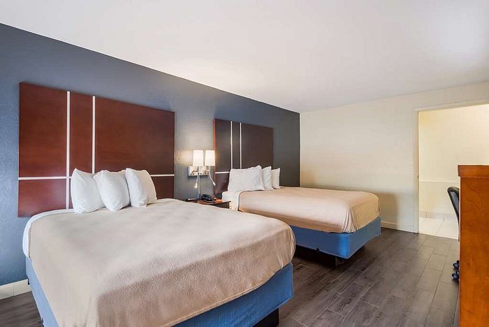SureStay By Best Western Sarasota Lido Beach — Guest room