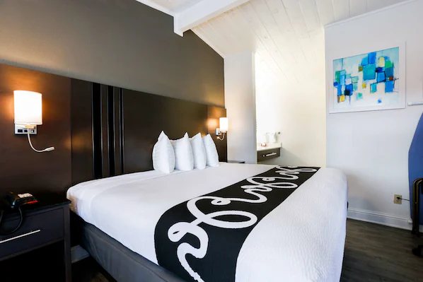 SureStay By Best Western Seaside Monterey — Guest room