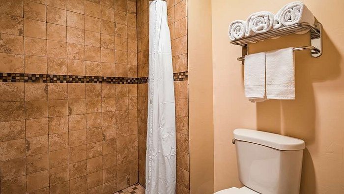 SureStay By Best Western Tehachapi — Bathroom