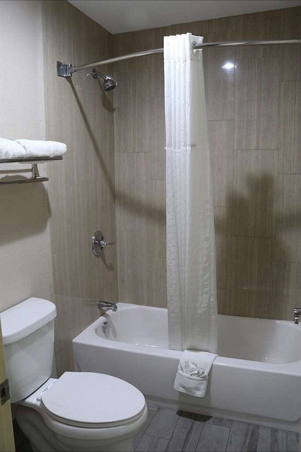 SureStay By Best Western Terrell — Bathroom