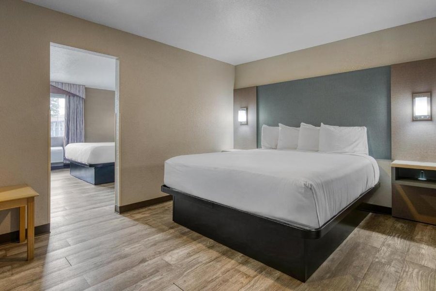 SureStay By Best Western Ukiah — Guest room