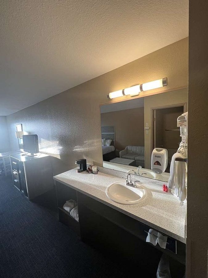 SureStay By Best Western Williams — Bathroom