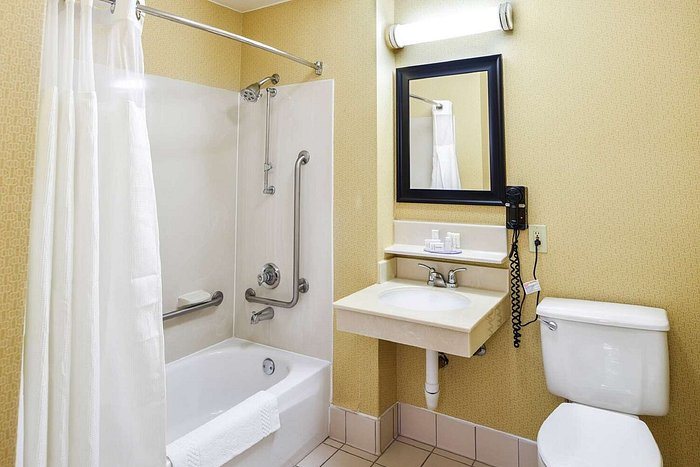 SureStay Hotel by Best Western Ontario Airport — Bathroom
