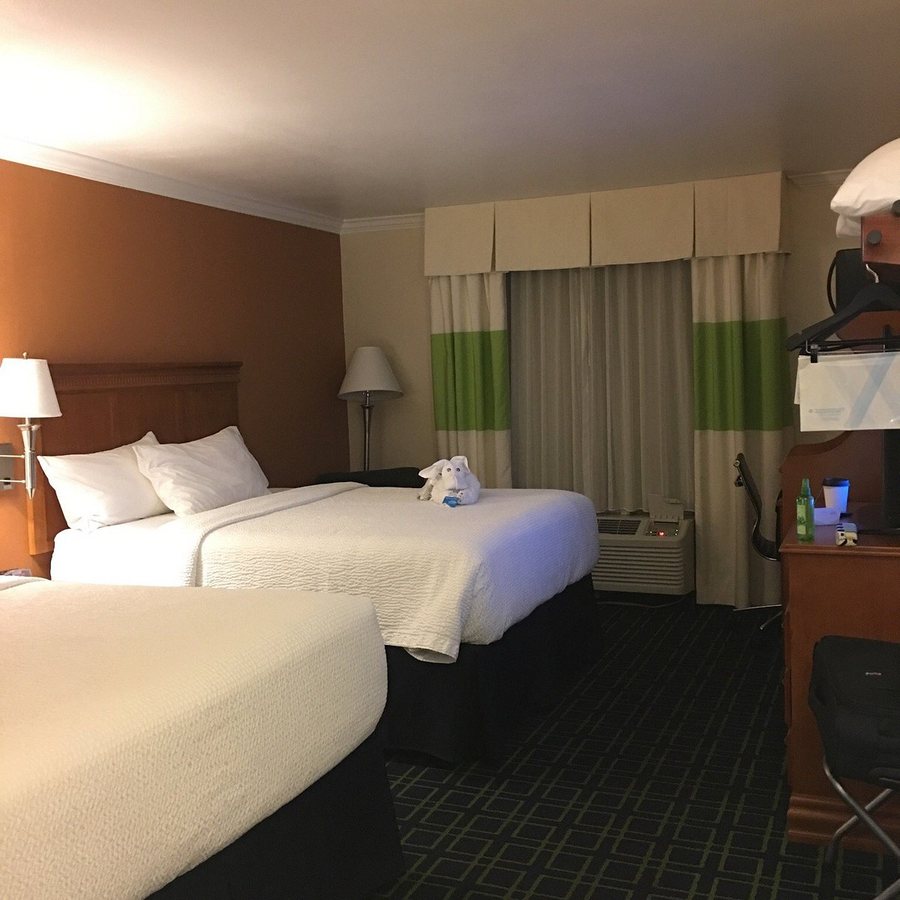 SureStay Hotel by Best Western Ontario Airport — Guest room
