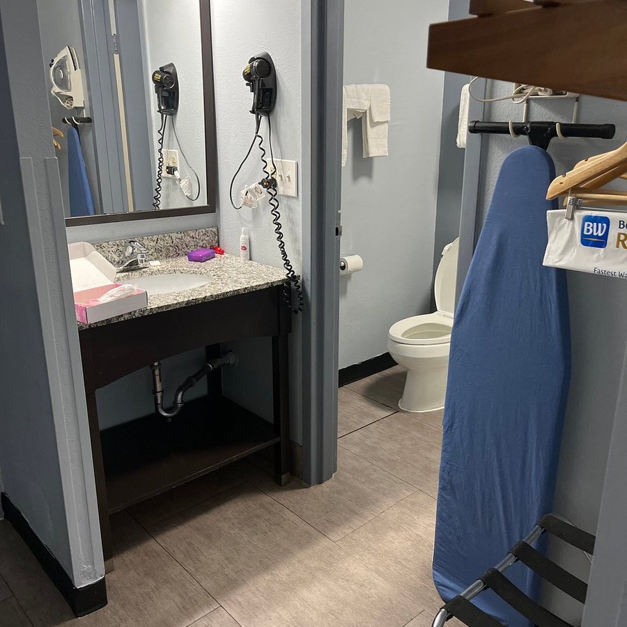 SureStay Plus By Best Western Durham Medical Center — Bathroom