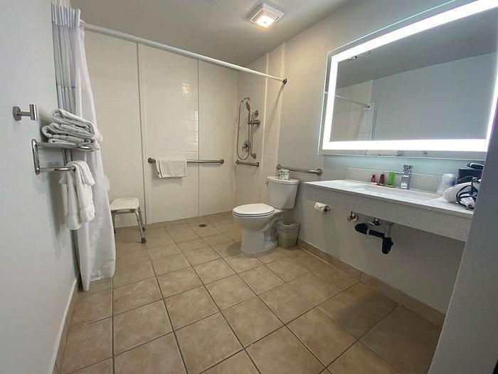 Surestay Plus By Best Western Mammoth Lakes — Bathroom