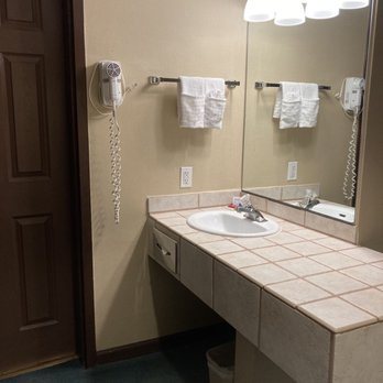 SureStay Plus By Best Western Reno Airport — Bathroom
