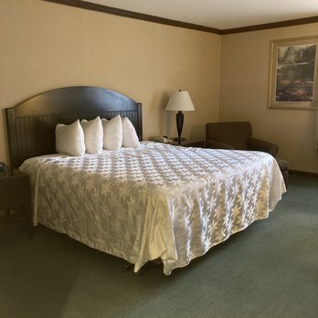 SureStay Plus By Best Western Reno Airport — Guest room
