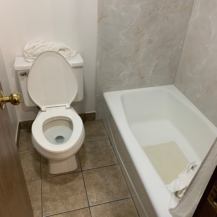 SureStay Plus By Best Western Rexburg — Bathroom