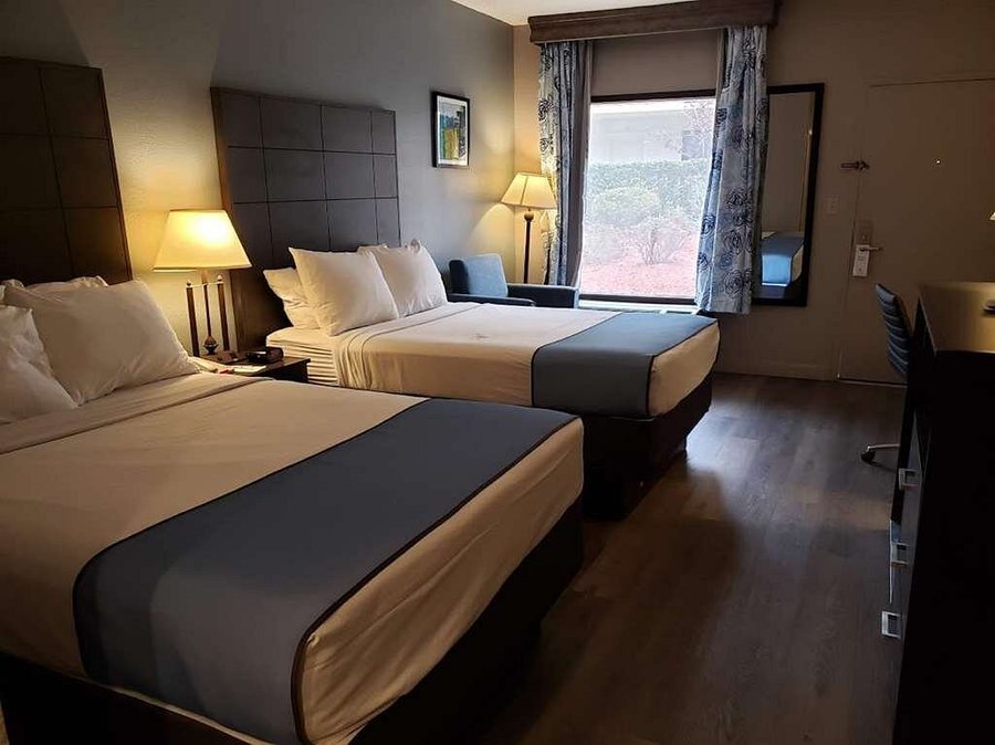 SureStay Plus By Best Western Southern Pines Pinehurst — Guest room