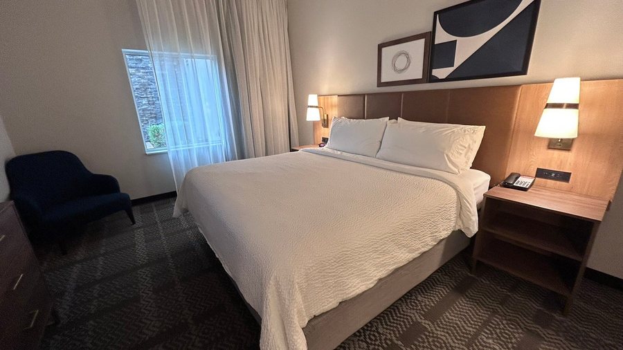 SureStay Plus By Best Western Thornton Denver North — Guest room