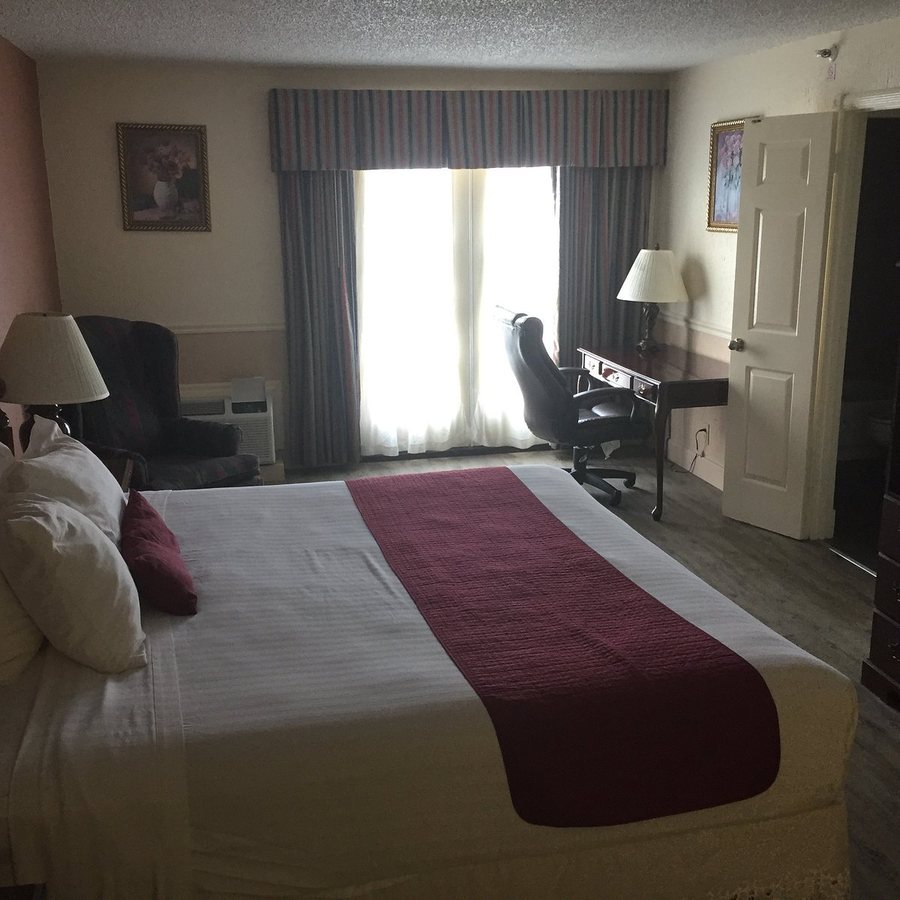 SureStay Plus Hotel by Best Western Baton Rouge — Guest room
