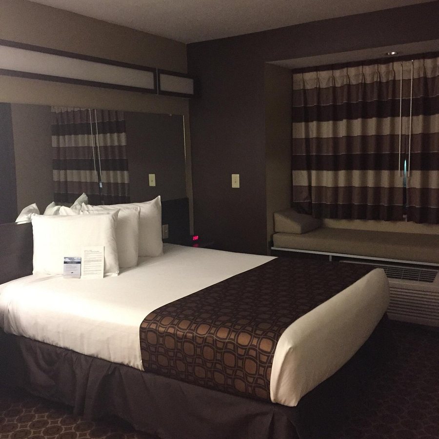 SureStay Plus Hotel by Best Western Buckhannon — Guest room