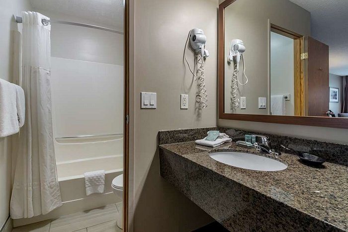 SureStay Plus Hotel by Best Western Portland East — Bathroom