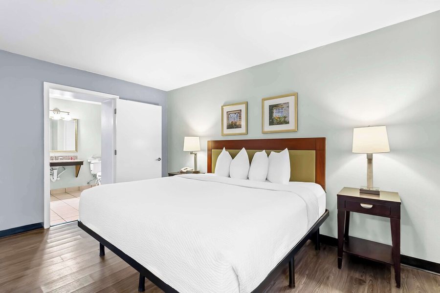 SureStay Studio By Best Western Pensacola — Guest room