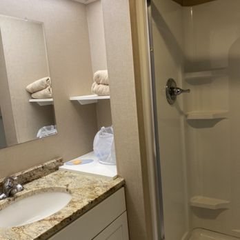 Surf Club Oceanfront Hotel — Bathroom