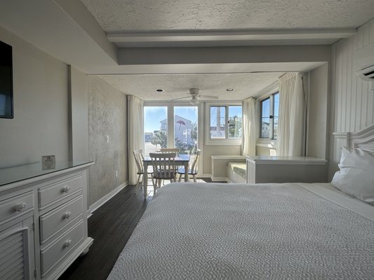 Surf Club Oceanfront Hotel — Guest room