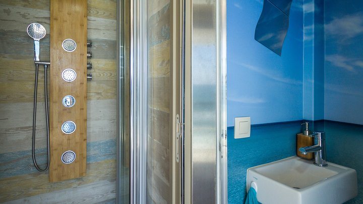 Surf Experience — Bathroom