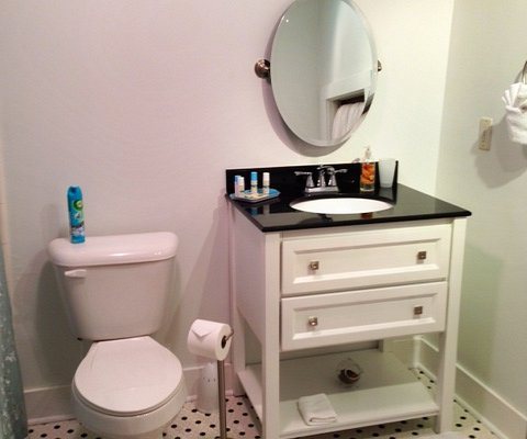 Surf Song Bed Breakfast — Bathroom