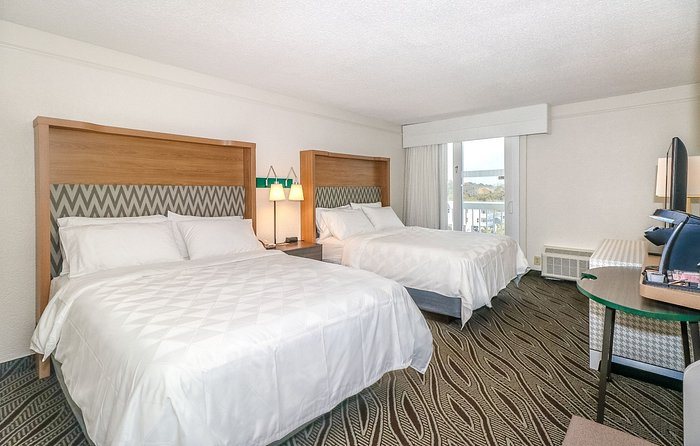 Surfside Beach Oceanfront Hotel — Guest room