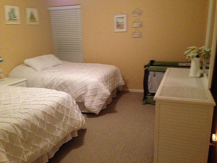Surfside Courtyard Condos Unit 107 — Guest room
