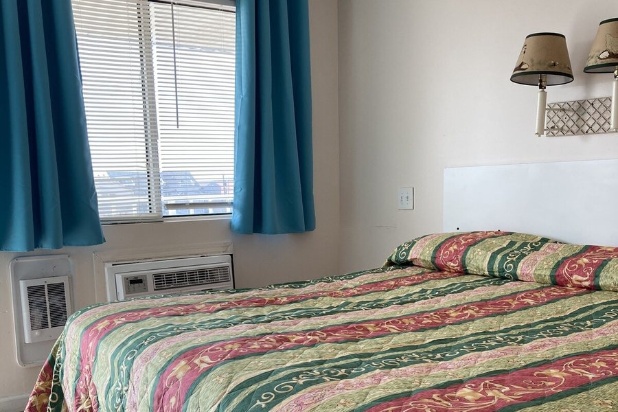 Surfside Motel — Guest room