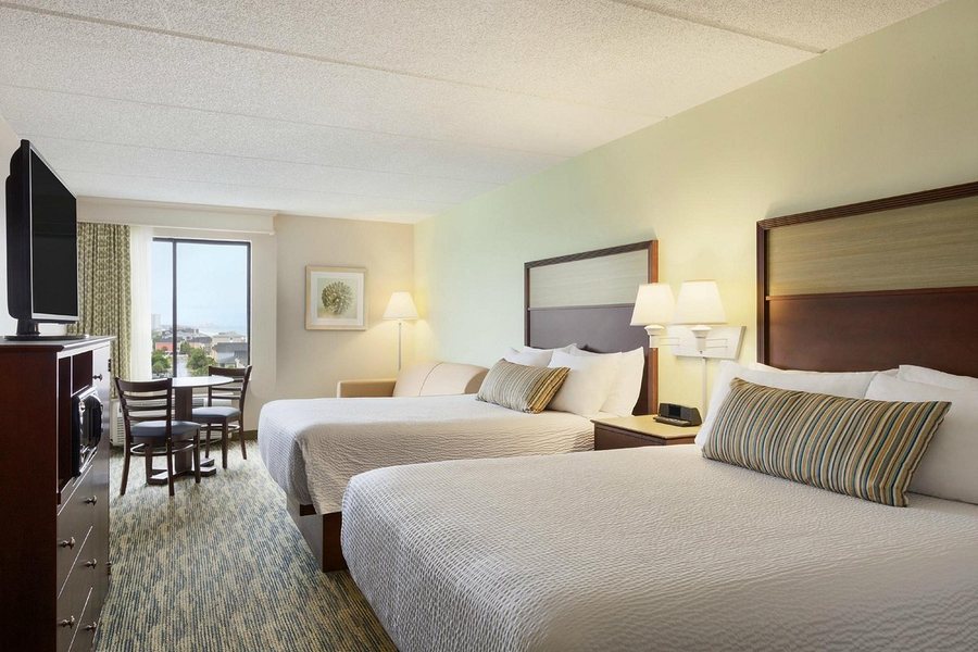 Surfside Oceanfront Resort — Guest room