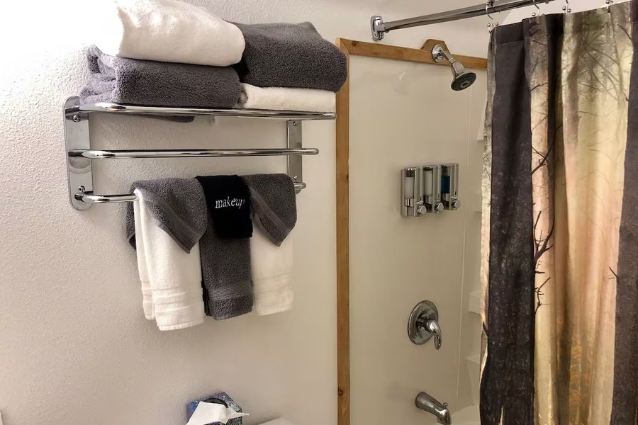 Susitna River Lodging — Bathroom