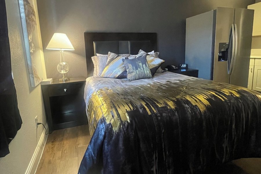 Sutter Inn — Guest room