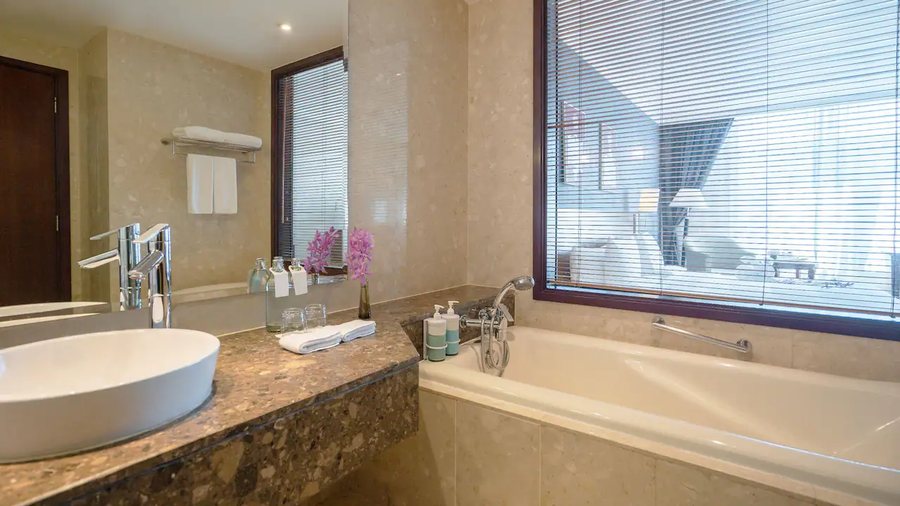 Suvarnabhumi Suite — Bathroom