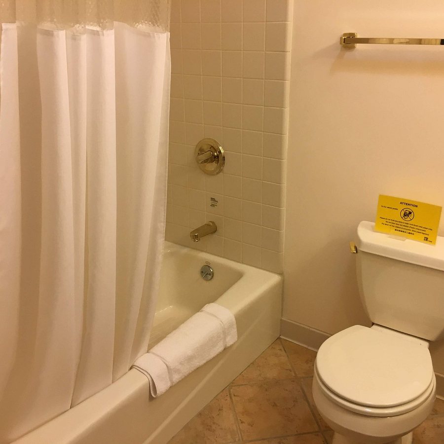 SW Hotel — Bathroom