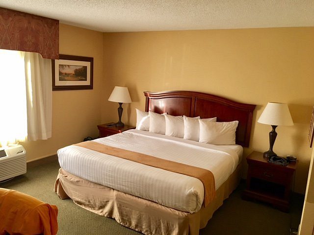 Swan Lake Resort — Guest room