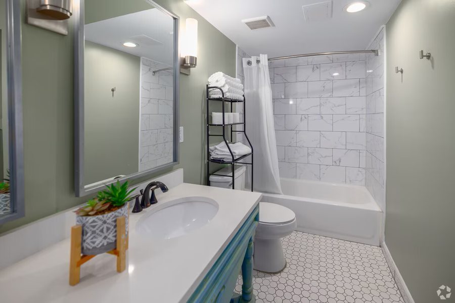 Swan Luxury Studio Apartments — Bathroom