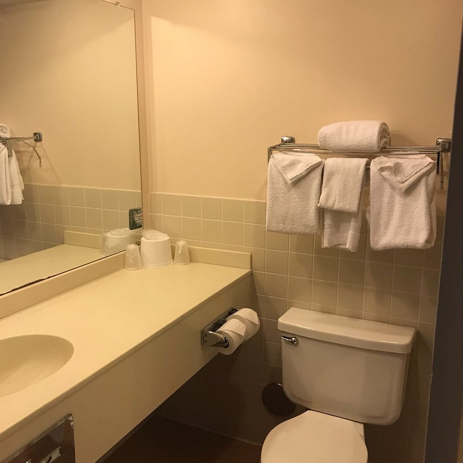 Sway Hotel — Bathroom