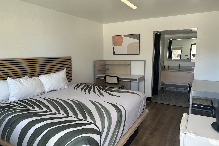 Sway Hotel — Guest room