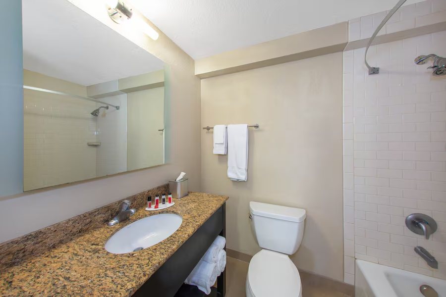 SWC Sportsmans Lodge — Bathroom