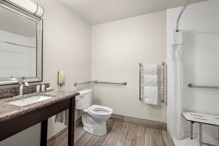 Sweet Breeze Inn — Bathroom